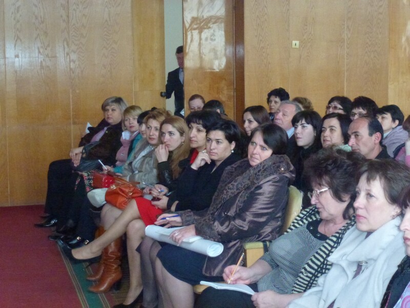 17 апреля 2013 года в Большом зале заседаний Мэрии г.Черкесска была проведена презентация грантового проекта «Счастье жить семьею дружно»
